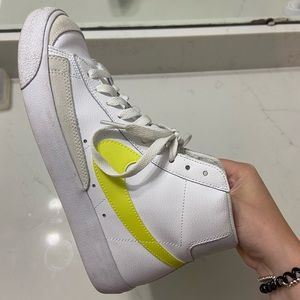 NIKE HIGHTOP BLAZERS W10/M8.5